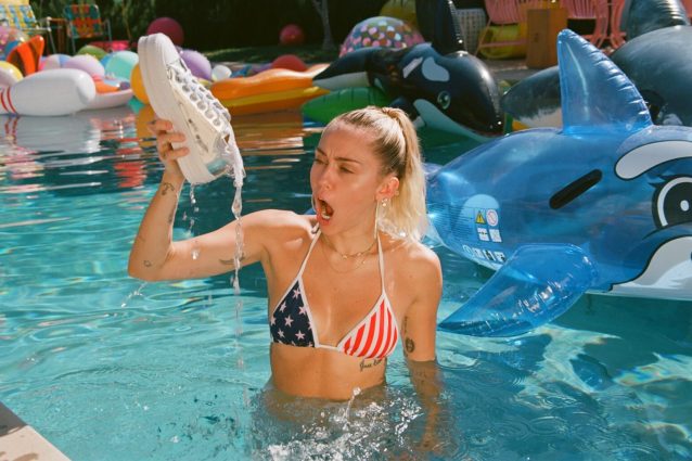 Miley Cyrus per Converse: è la protagonista del progetto Public Access