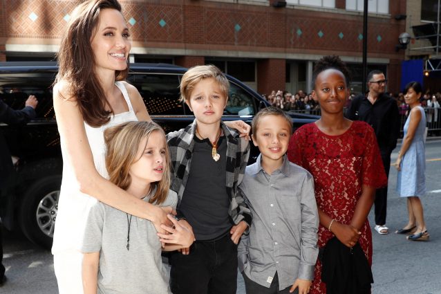 Angelina Jolie mamma amorevole: calca il red carpet in compagnia dei figli