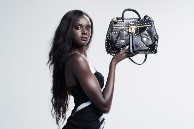 Moschino presenta la B-Pocket, la nuova it-bag disegnata da Jeremy Scott