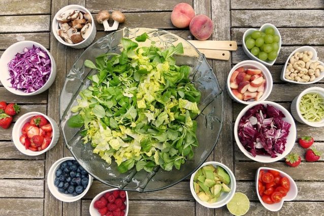 Vuoi mantenere la tua insalata sempre fresca? Ecco qual è il trucco