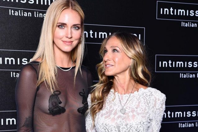 Sarah Jessica Parker e Chiara Ferragni insieme: sono le star della sfilata Intimissimi