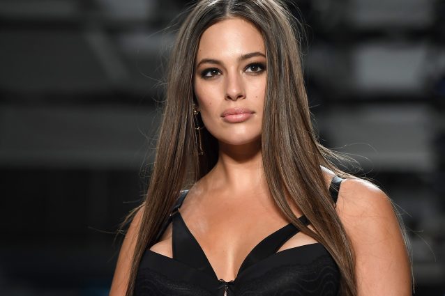 Sul corpo di Ashley Graham scompare la cellulite, anche la modella usa photoshop?