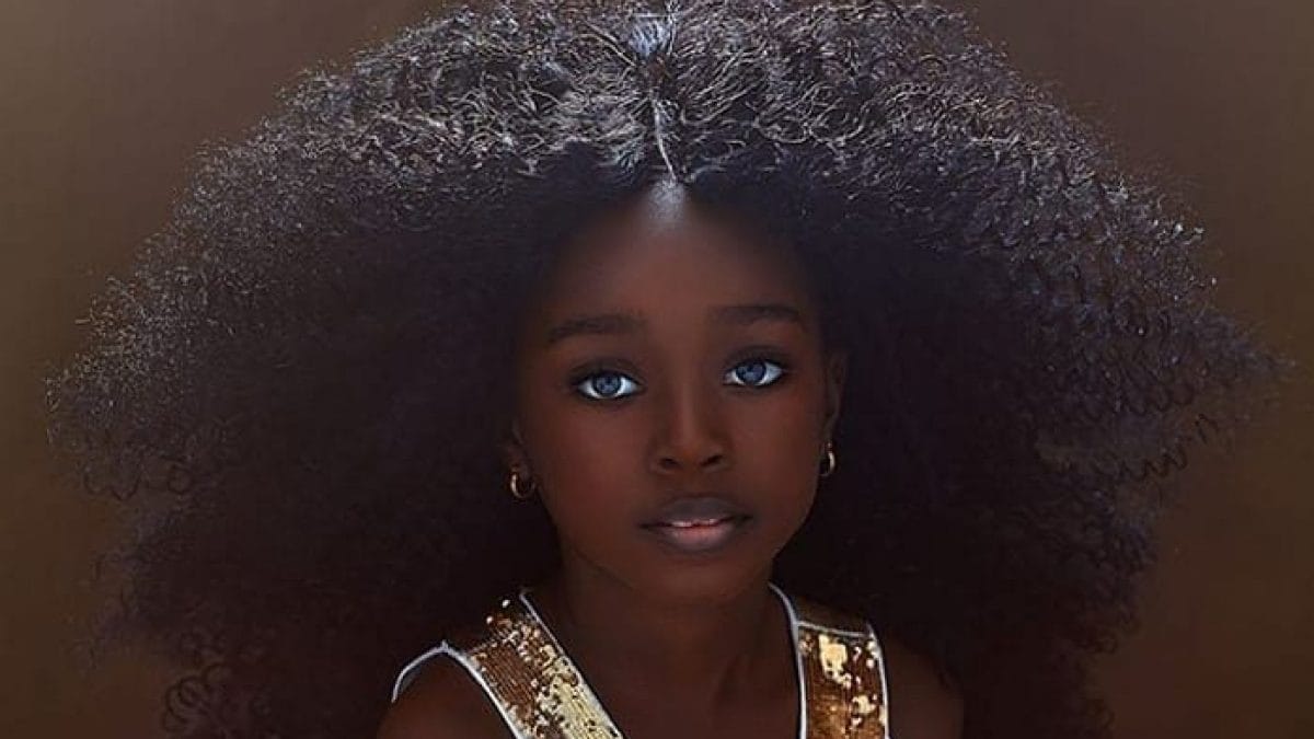 Jare, la bambina più bella del mondo è nigeriana e posa con le due sorelle