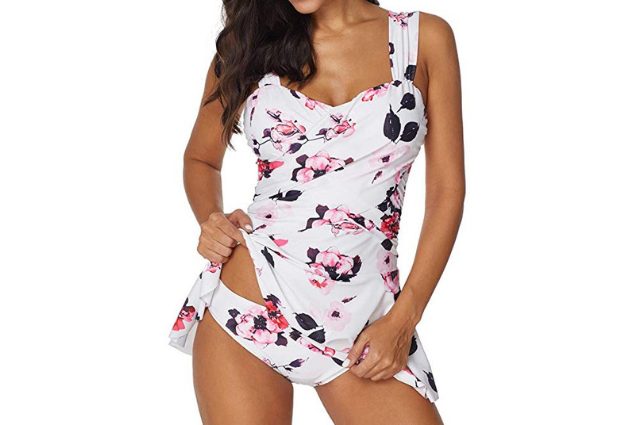 Tankini a fantasia floreale con slip e top push up con spallina larga
