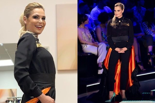 Simona Ventura, nuovo look per la finale di The Voice: capelli lunghi e pantaloni con lo strascico