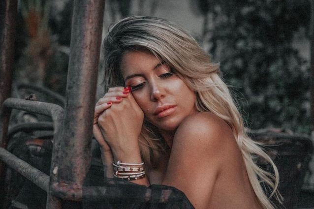 Wanda Nara ama il lusso: non si separa mai dai bracciali griffati da quasi 200mila euro