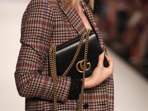 Gucci lancia gli occhiali al contrario: è polemica sui social (anche per il  prezzo)