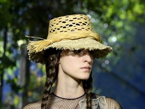 Siete pronti a indossare il cappello da pescatore? E' il più trendy  dell'estate 2019