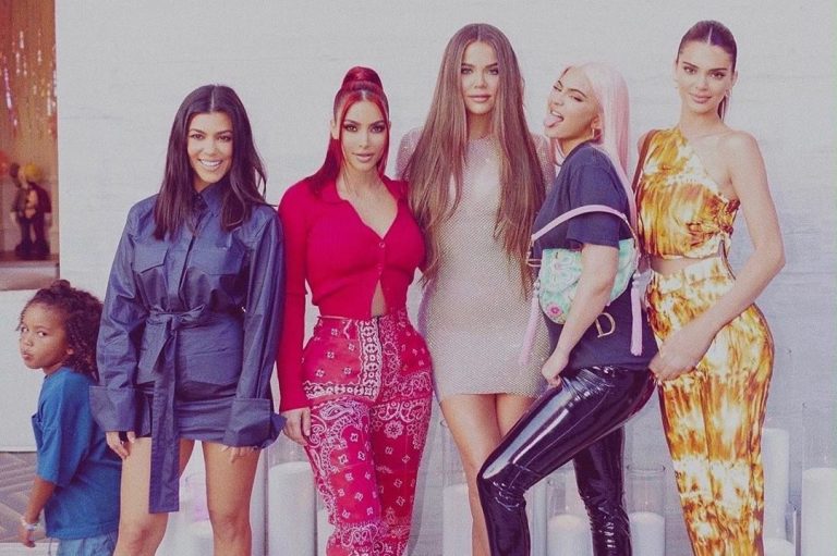 Le Kardashian E Le Jenner Sono Sorelle