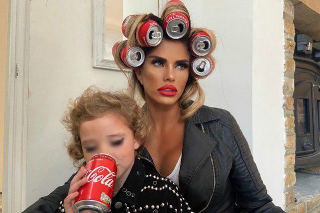 Katie Price trucca la figlia di 6 anni e scatena l’ira del web: “Lasciala essere una bambina”