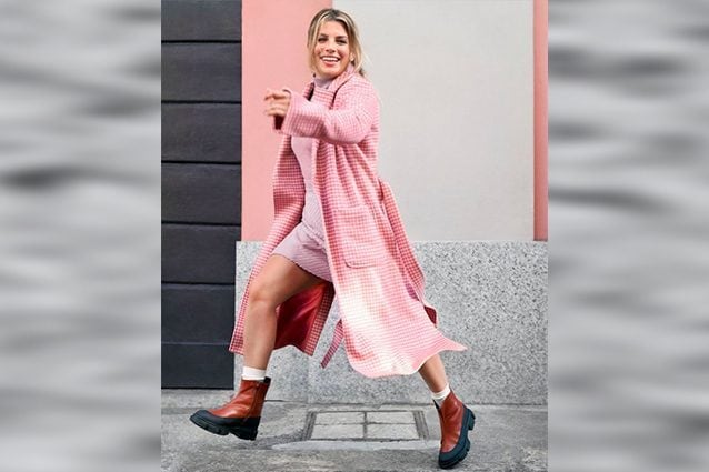 Emma Marrone incanta in rosa, il look total pink per l’autunno è super trendy