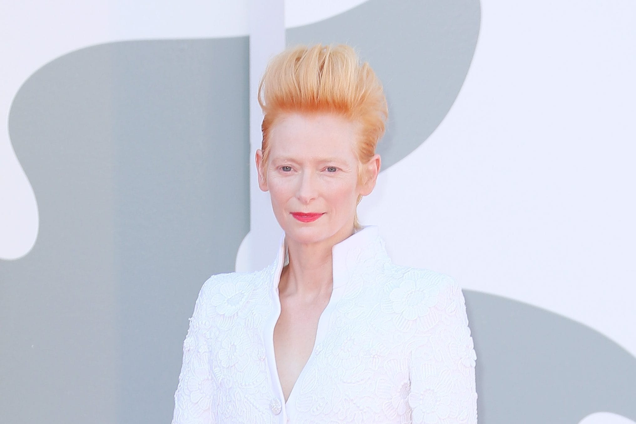 Tilda Swinton, i 60 anni della diva che non ha paura di invecchiare: "La giovinezza è sopravvalutata"