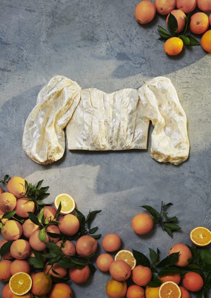 Top della Conscious Exclusive Collection 2019 di H&M realizzato con Orange Fiber