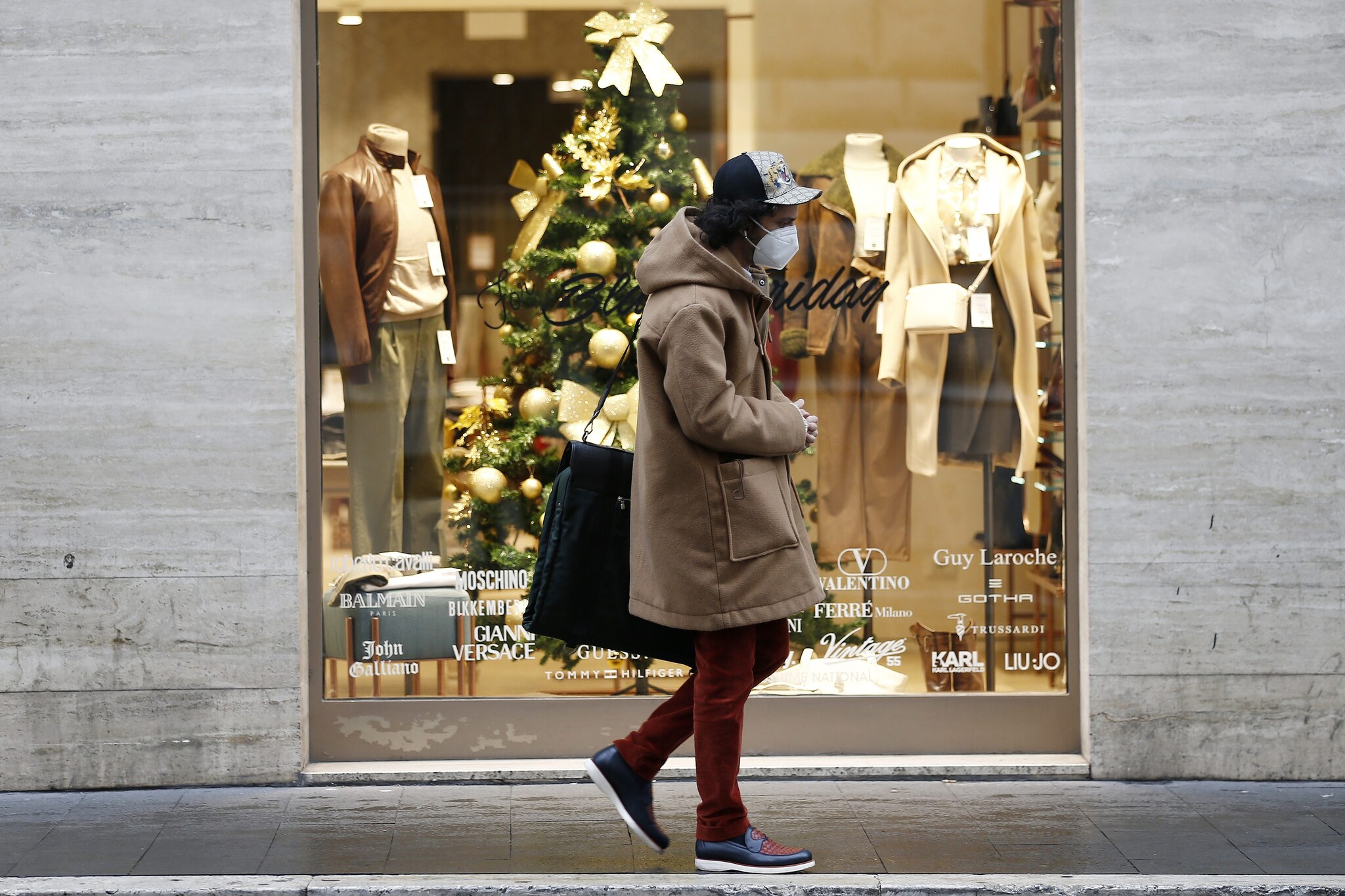 Il Covid cambia gli acquisti di Natale: "Non tutti i negozi permetteranno i cambi"