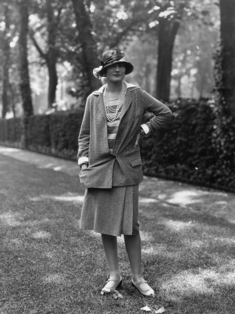 Coco Chanel con le collane di perle