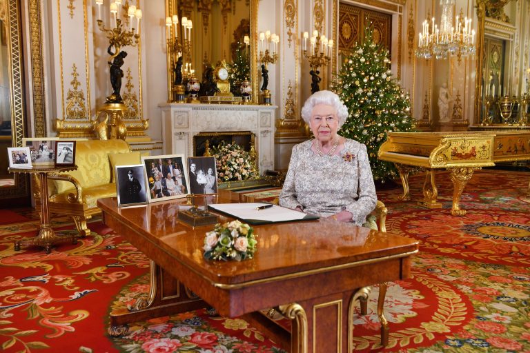 Quanti anni ha la regina Elisabetta? Com'era da giovane ...