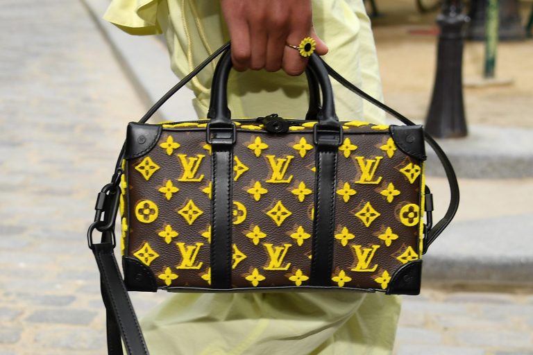 Louis Vuitton aumenta i prezzi delle borse: nel listino rincari anche del  25%