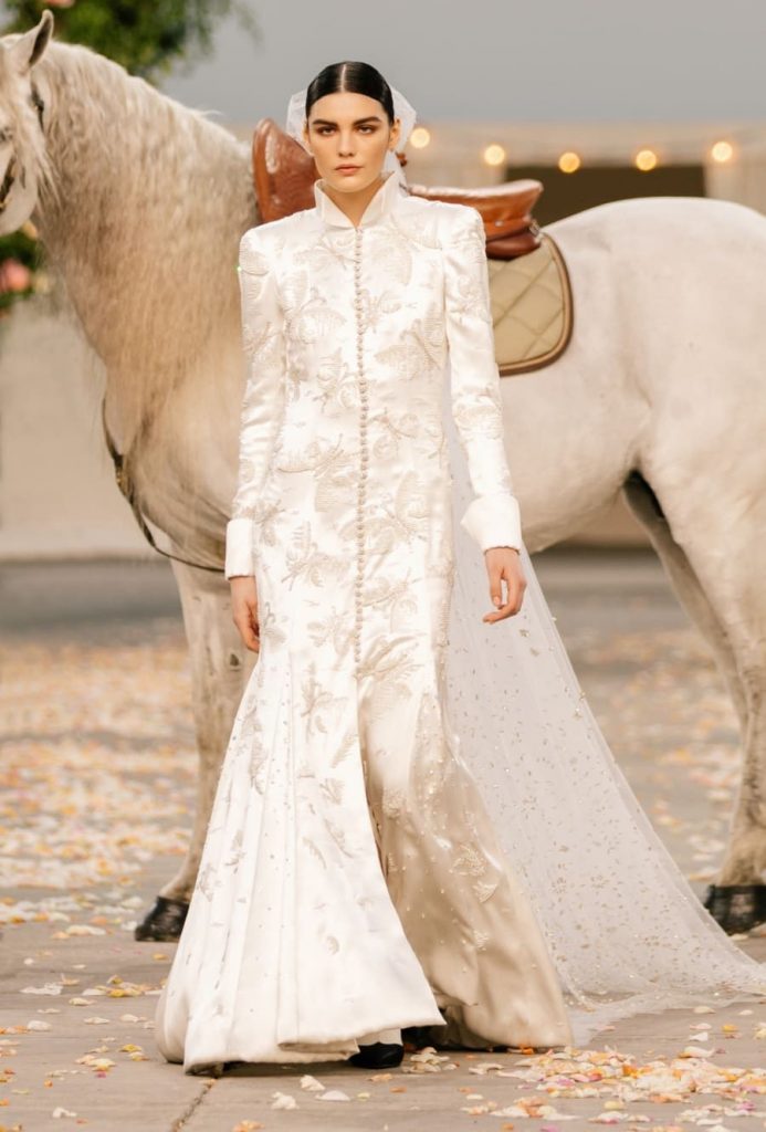 L’abito da sposa che ha chiuso la sfilata Chanel Haute Couture