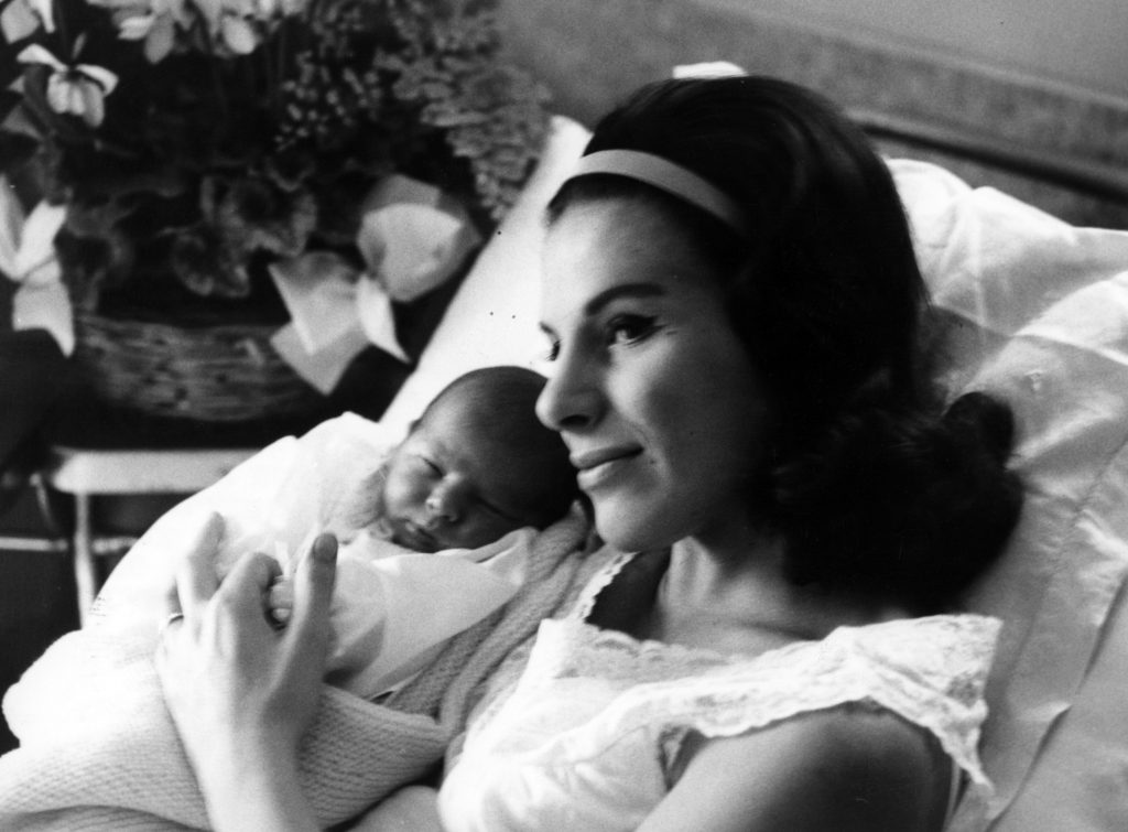 Ornella Vanoni con il figlio Cristiano nel 1962