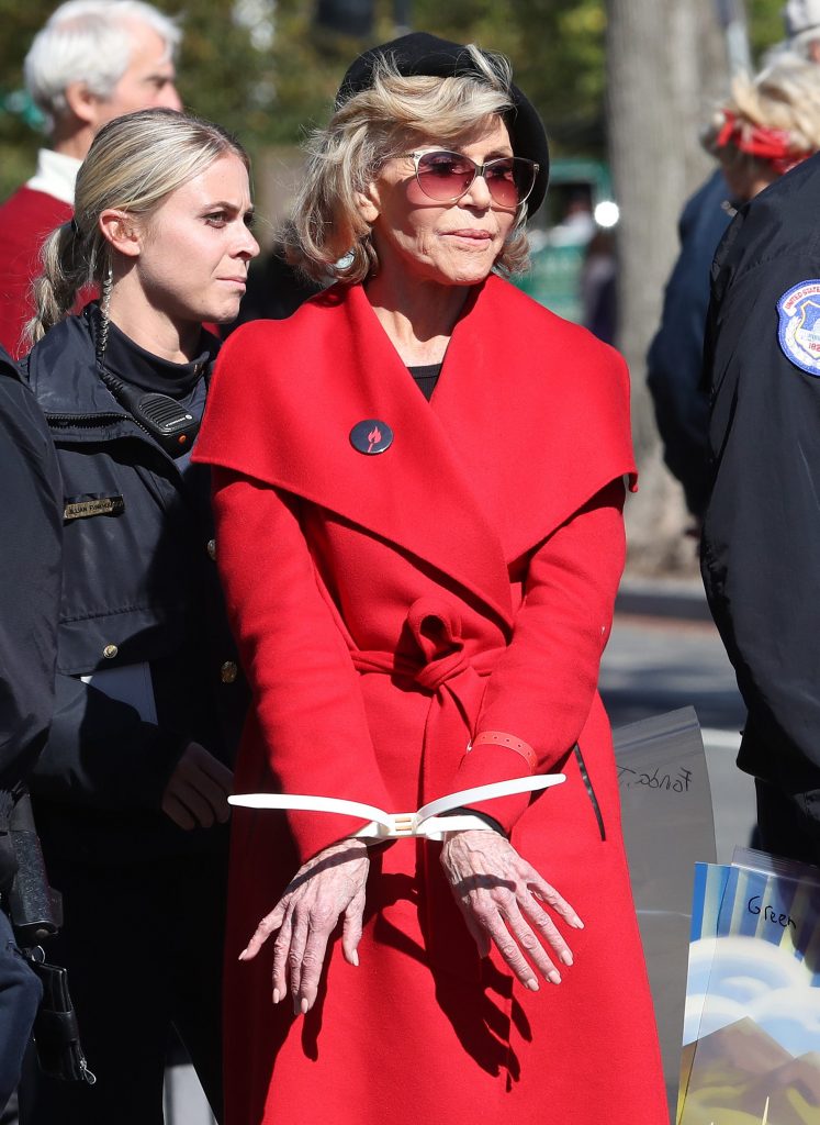 Jane Fonda arrestata a Washington durante una manifestazione per l’ambiente