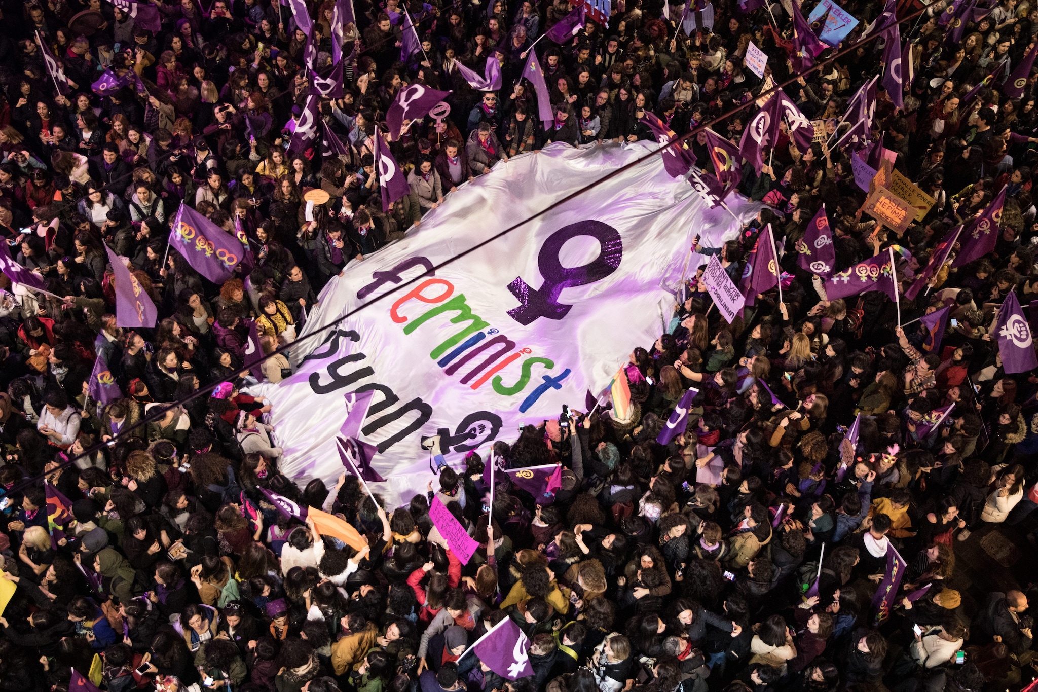 Una manifestazione femminista ad Ankara nel 2019