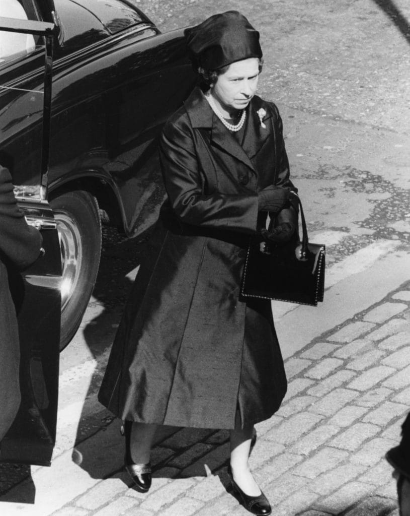 La regina Elisabetta ai funerali di lord Mountbatten nel 2013