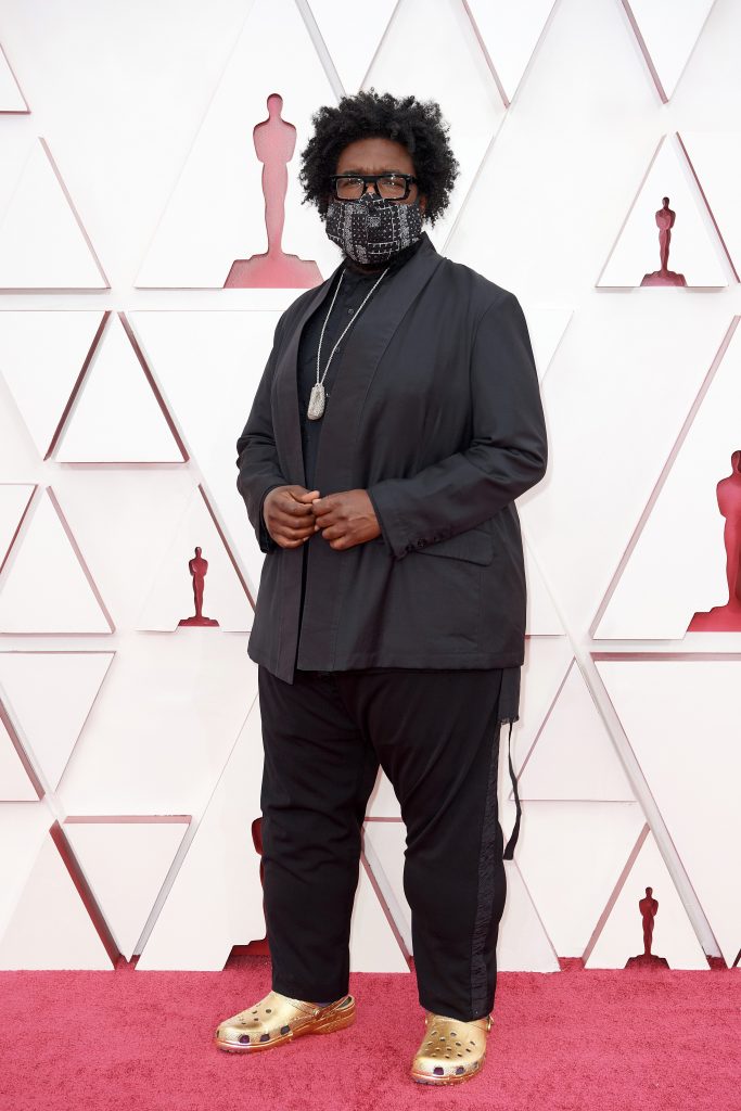 Il musicista Questlove con le Crocs agli Oscar 2021