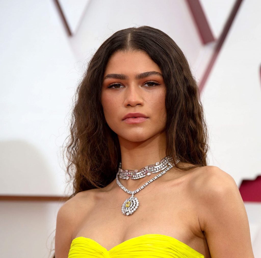 Un dettaglio della collana di Zendaya, firmata Bulgari