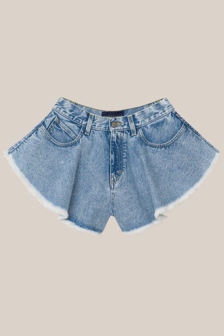 Alessia Marcuzzi rilancia gli shorts a farfalla: sono il must-have  dell'estate 2021