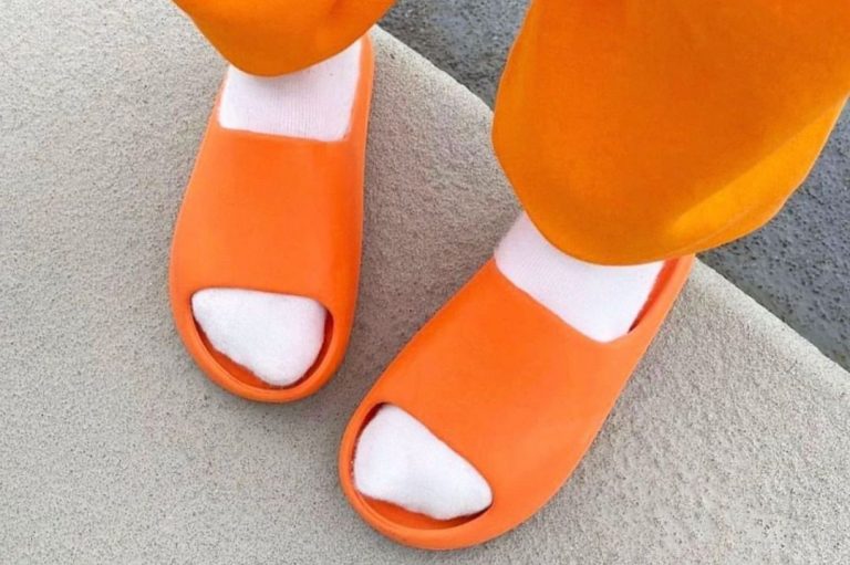 Yeezy Slide Ochre - Kikikickz | Kikikickz