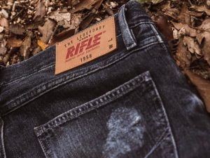 All'asta i jeans Rifle: la svendita online comprende migliaia di capi  acquistabili a pochi euro