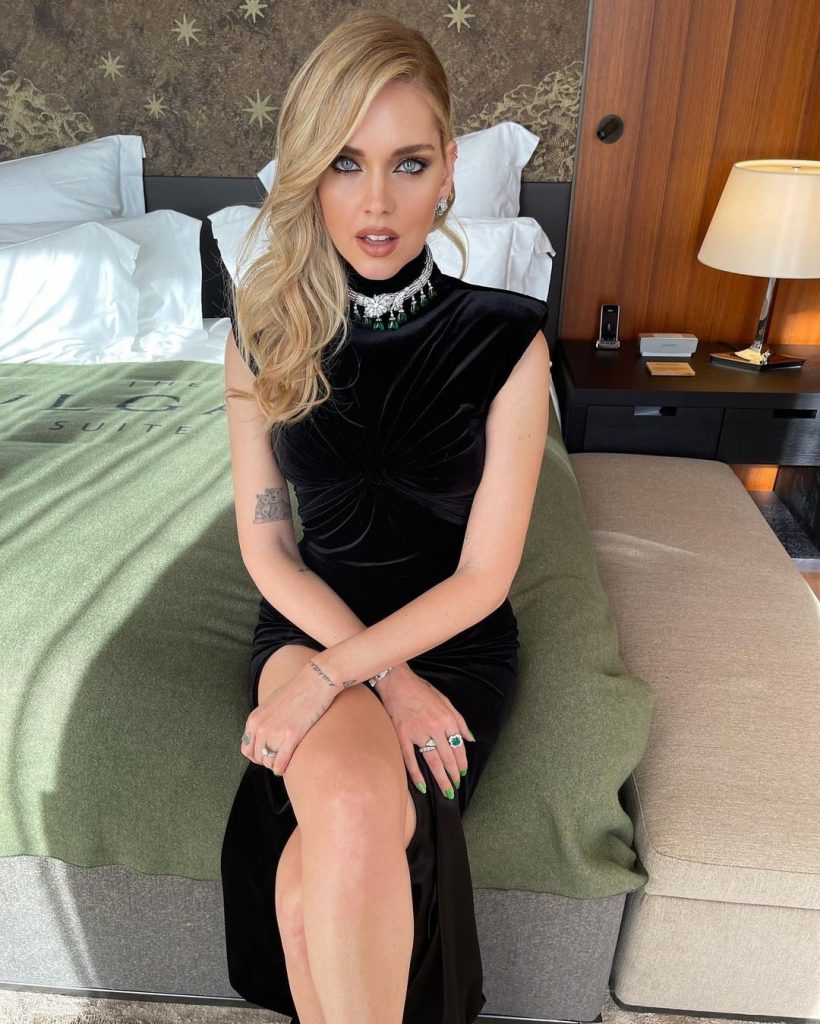 Chiara Ferragni in Atelier Versace, con i gioielli Bvlgari