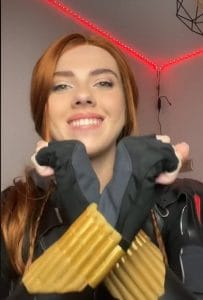 La sosia di Scarlett Johansson è virale su TikTok: la somiglianza con l