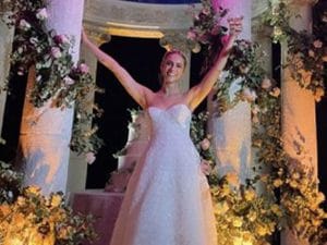 I simboli nascosti nell'abito da sposa di Miriam Leone: il significato del  filo d'oro e della spiga di grano