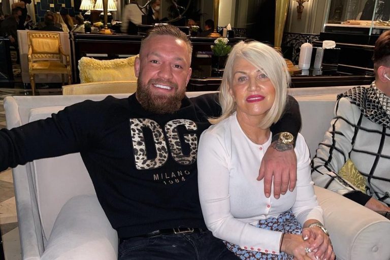 Conor McGregor tra camicie griffate e orologi di diamanti: lo stile di  lusso del campione di MMA
