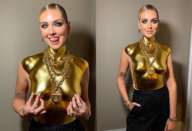 Chiara Ferragni è "la donna dell'anno": riceve il premio in un top scultura con il seno d'oro