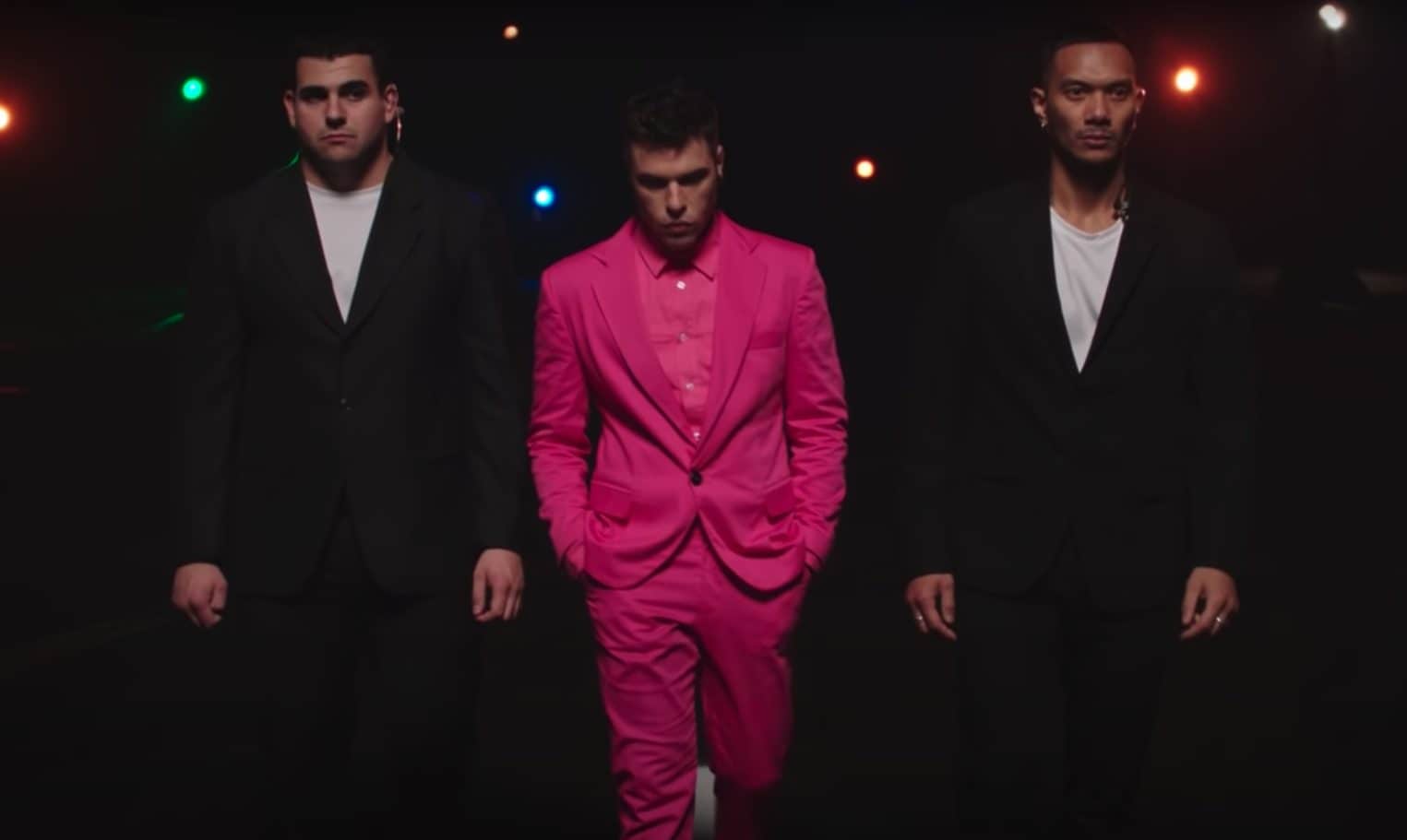 Fedez nel video di "Morire Morire"