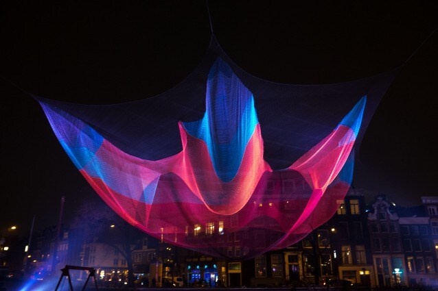 Amsterdam si illumina. Il Light Fest accende la città con luci e colori