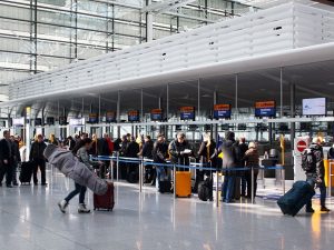 Controlli in aeroporto. Foto da Wikipedia