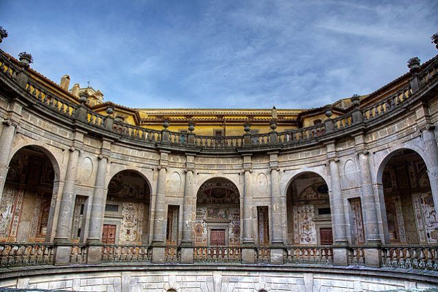 Palazzo Farnese, Cortile Circolare – Foto Wikimedia Commons