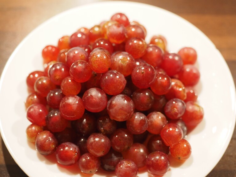 Mangiare chicchi d'uva in Spagna