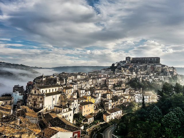 Ragusa Ibla. Foto di <a href="https://www.flickr.com/photos/enricocartia/15985680972/" target="_blank" rel="nofollow noopener noreferrer">Enrico Cartia</a>