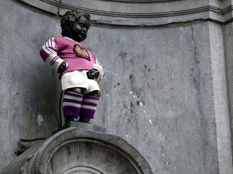 Manneken Pis vestiti
