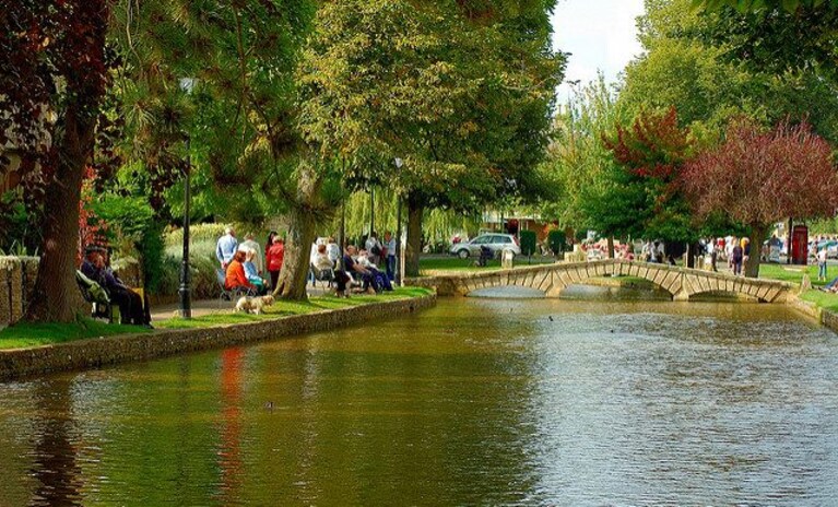 &nbsp;Bourton