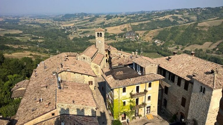 Vista dal borgo di Vigoleno