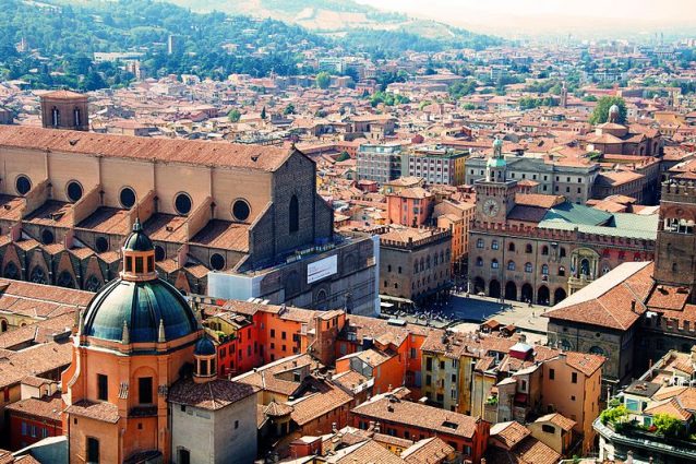 Piazza Maggiore vista dalla Torre degli asinelli a Bologna