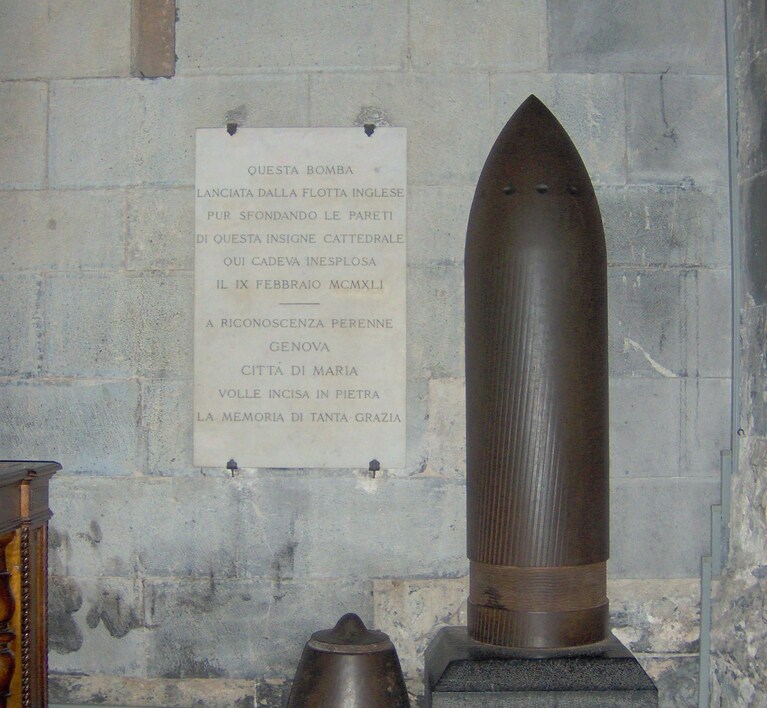 Bomba inesplosa nella Cattedrale di Genova