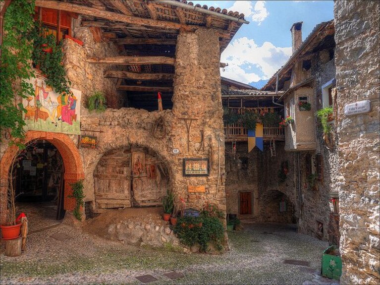 Borgo di Canale di Tenno