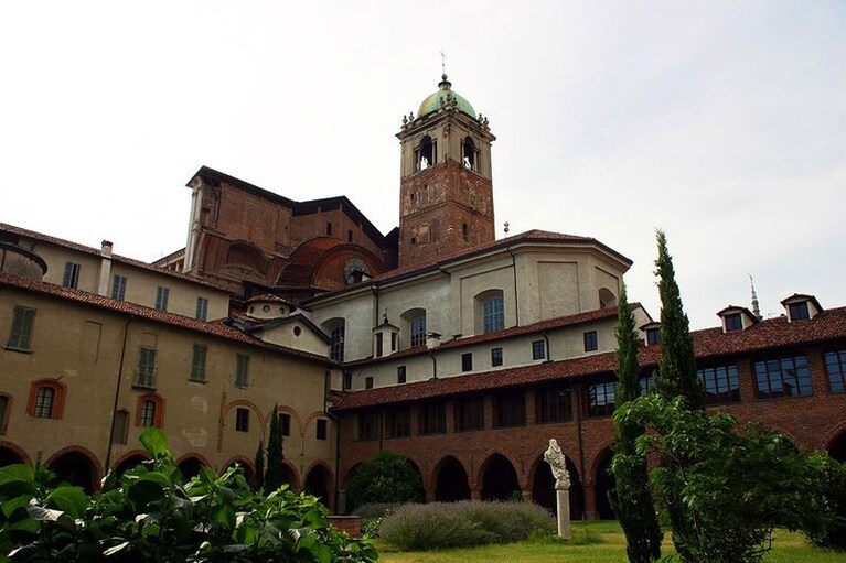 Il Chiostro della Canonica