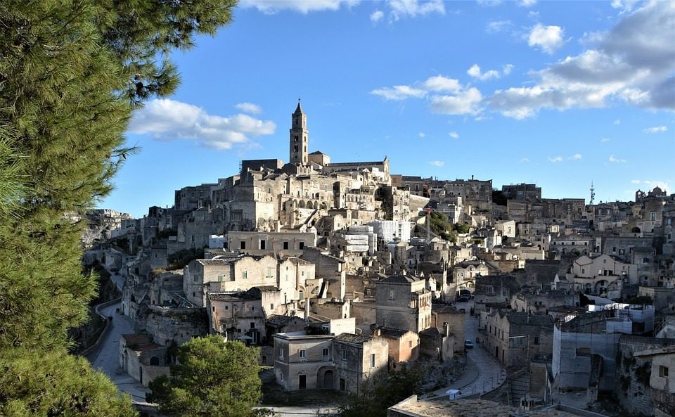 I sassi di Matera. Foto di <a href="https://pixabay.com/it/italia–matera–basilicata–sassi–3635432/">JoelleLC</a>